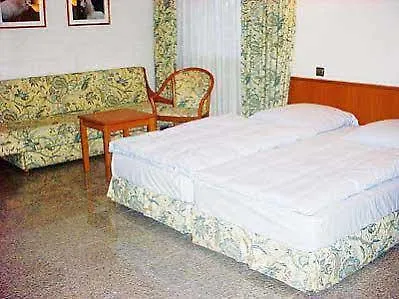 Hotel-restaurant Koelbl بيت ضيافة Enkenbach-Alsenborn